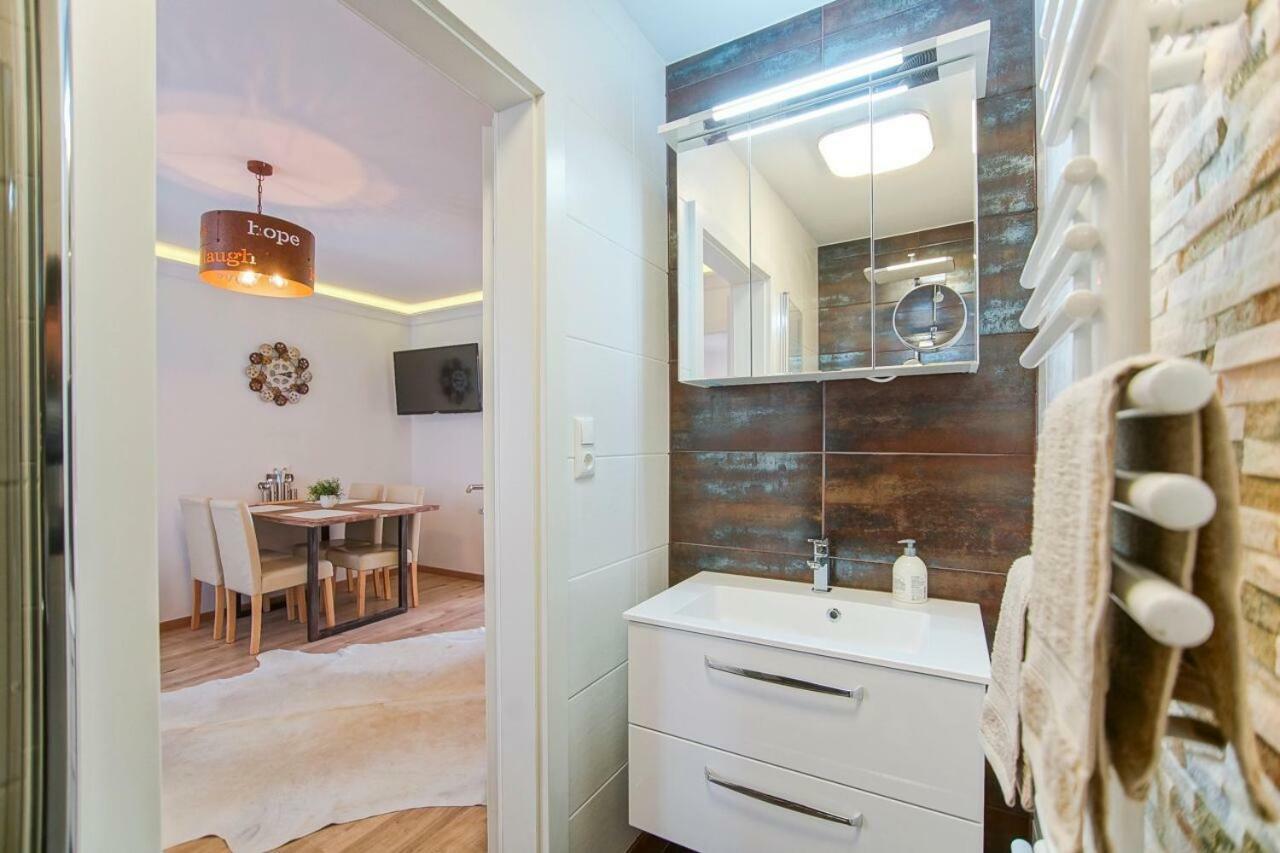 Auszeit Leoben 1 Mit Terasse Und Gratis Parkplatz Apartment Exterior photo